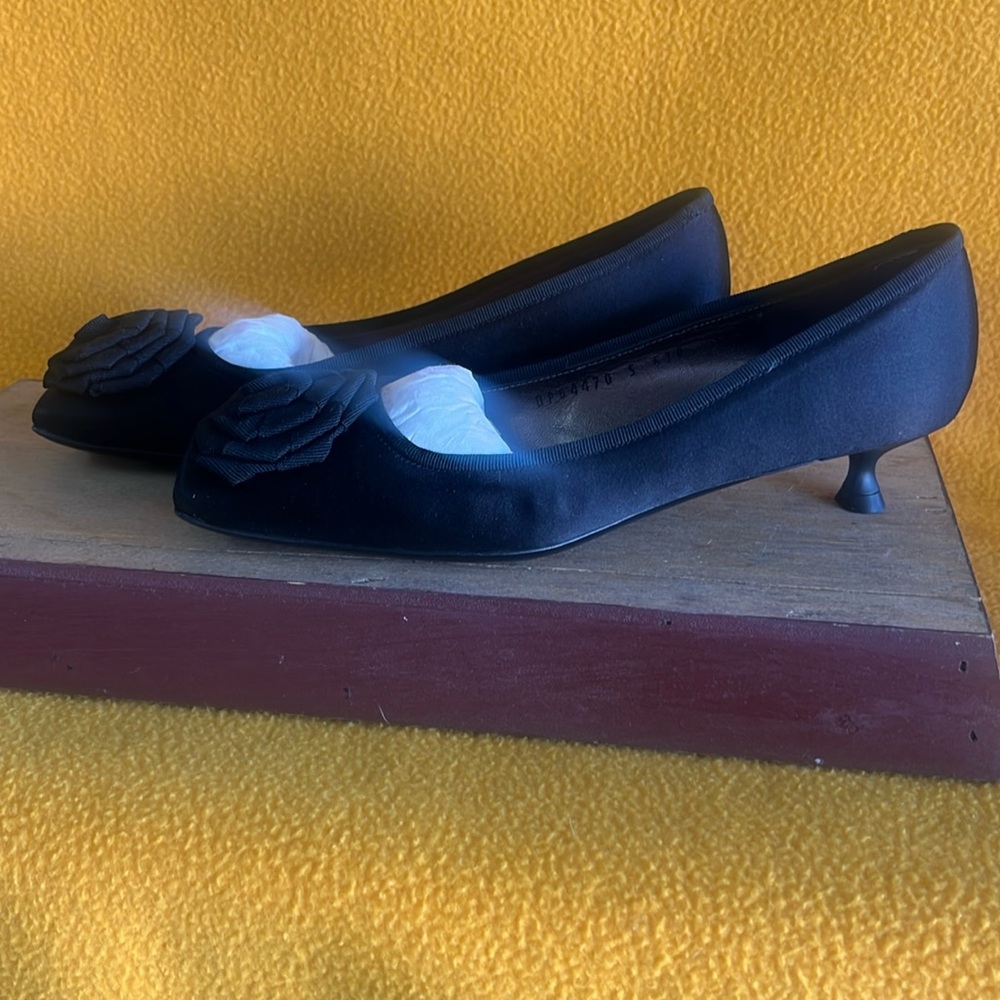 Fetagamo black satin heel
